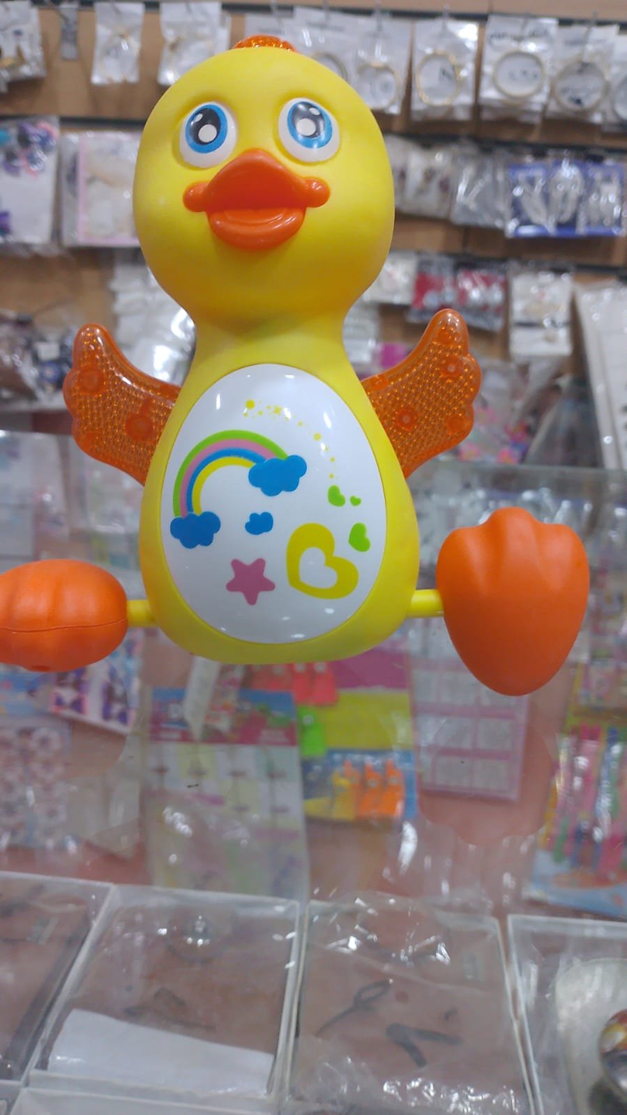 لعبة أطفال بتمشي وتنور