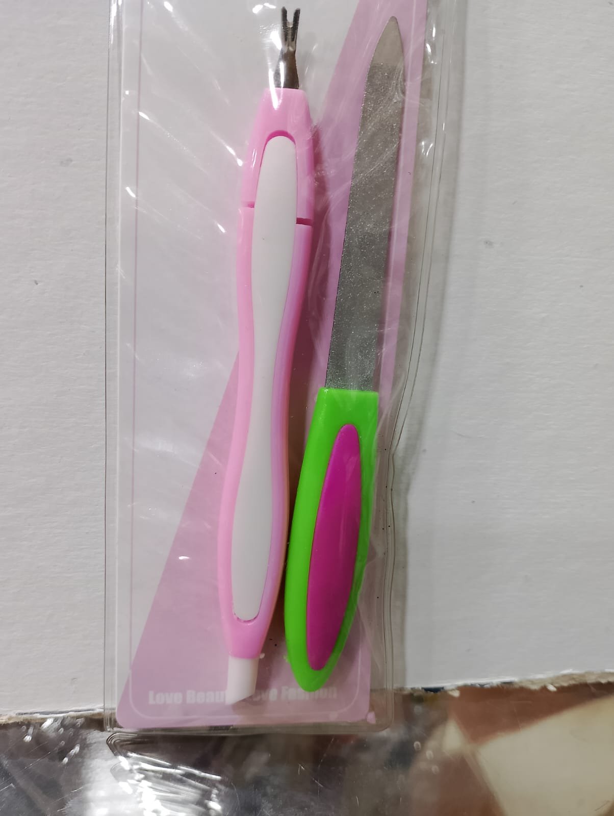 مبرد أظافر ومنظف زوائد لحميه